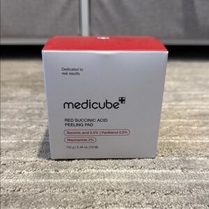 Medicube Red Succinic Acid Peeling Pad